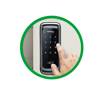 Até 100 chaveiros e 4 senhas